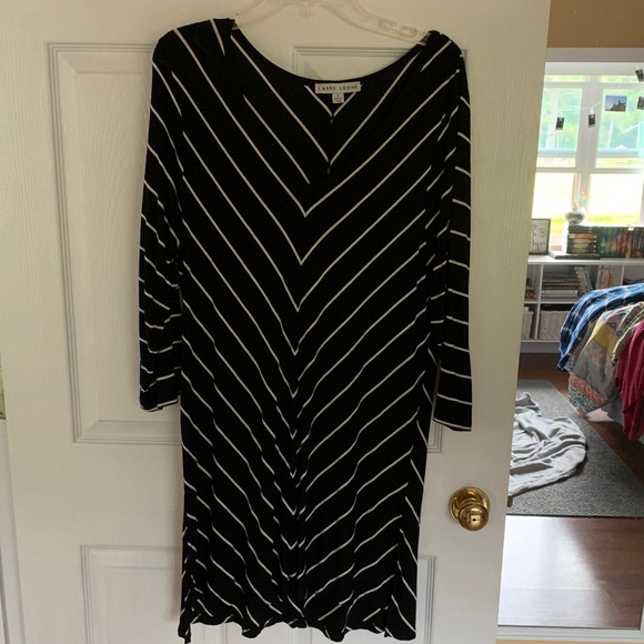 Black and White Shirt - Picture 1 of 3